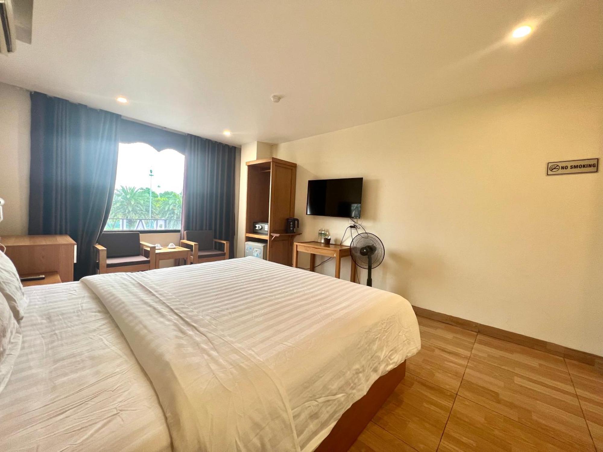 Khách sạn Dragon Airport 3*