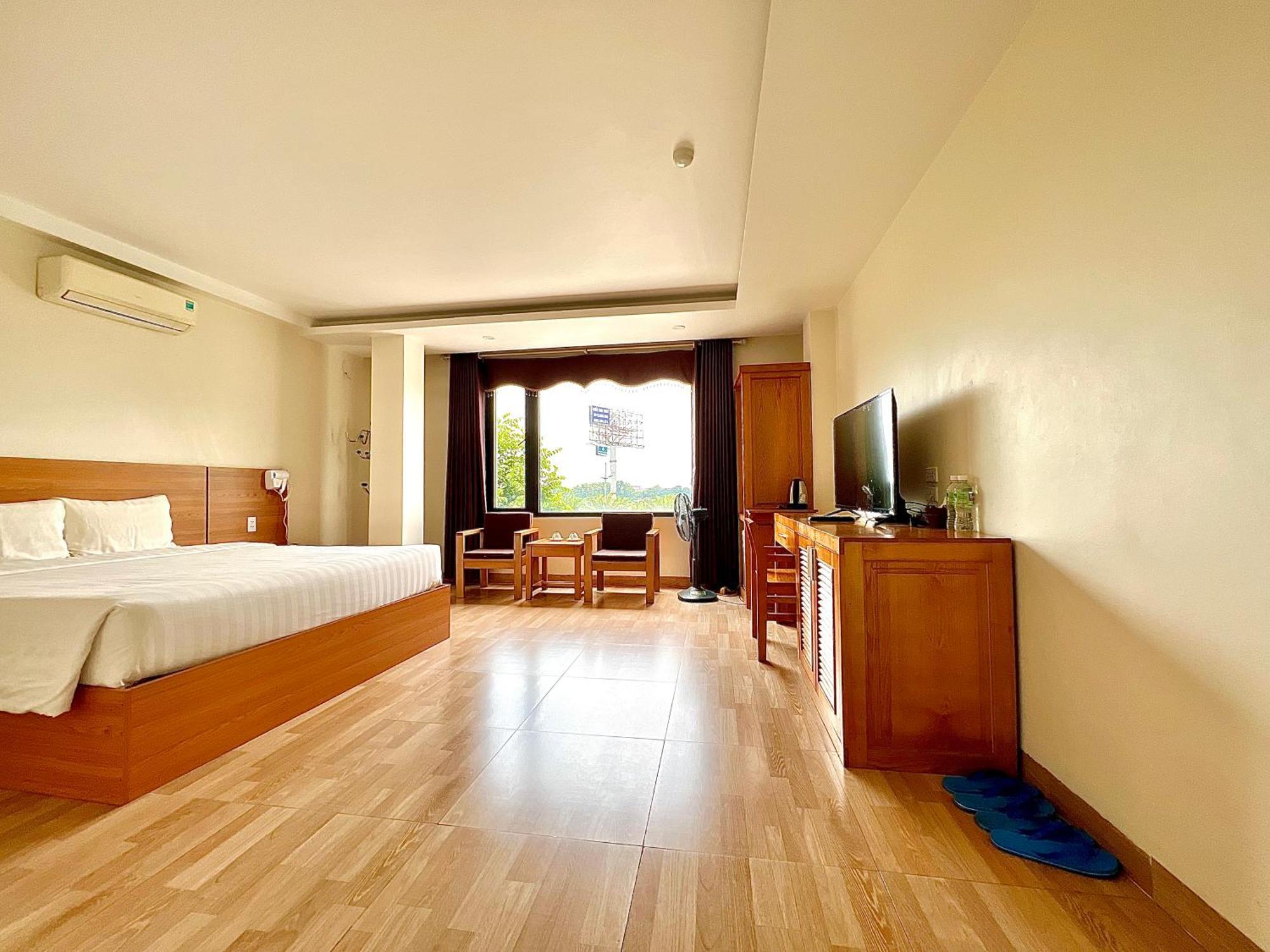 Khách sạn Dragon Airport 3*